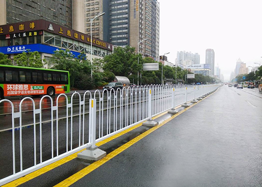 湖北鋅鋼道路護(hù)欄網(wǎng)廠(chǎng)家推薦