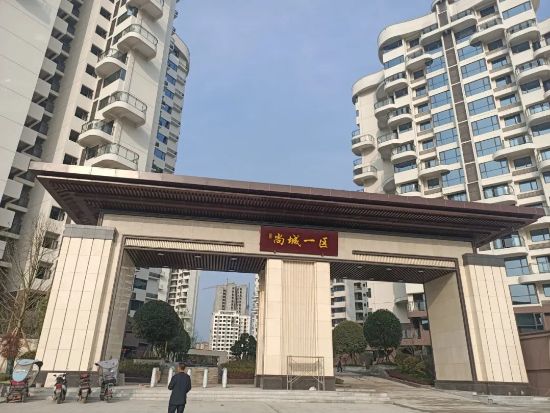 四川潤誠 . 尚城一區(qū)護(hù)欄百葉窗豎桿項(xiàng)目 四川潤誠 . 尚城一區(qū)護(hù)欄<a href=http://www.eternity3.com.cn/product/baiyekongdiao/ target=_blank class=infotextkey>百葉窗</a>豎桿項(xiàng)目