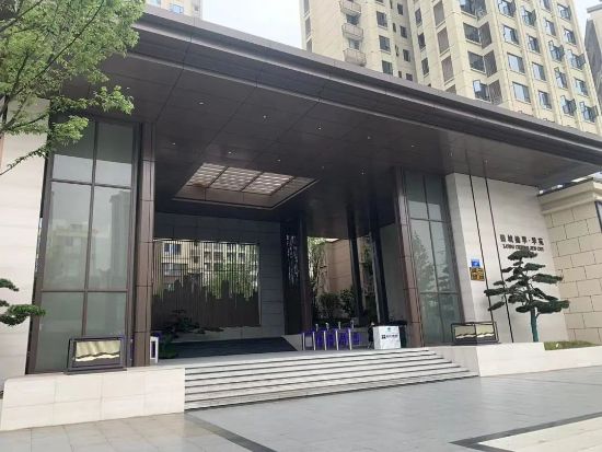 四川隆昌隆城錦翠·錦苑護(hù)欄百葉窗空調(diào)架項目 四川隆昌隆城錦翠·錦苑護(hù)欄百葉窗空調(diào)架項目