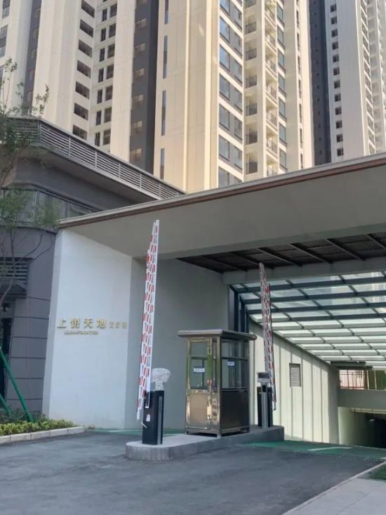 云南 . 上躍天地<a href=http://www.eternity3.com.cn target=_blank class=infotextkey>陽臺護欄</a><a href=http://www.eternity3.com.cn/product/loutifushou/ target=_blank class=infotextkey>樓梯扶手</a>項目