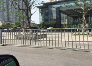 眼中無欄，心中有欄，爭做文明市民