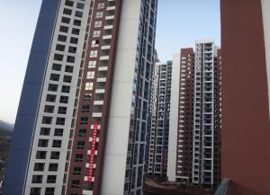 陽臺護欄事故頻發(fā)的背后，我們需要了解什么？