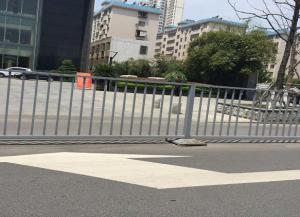 深度解析華禹道路護欄的特點和社會意義