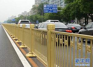 北京長安街道路護(hù)欄，土豪金的蛻變